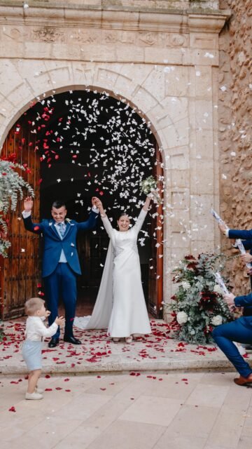 A nada de enviar una nueva boda a casa, la de Marisa y Miguel Ángel, y no nos hemos podido resistir a subirles este pequeño adelanto ❤️ ¡Una boda increíble que en nada sale del horno!
