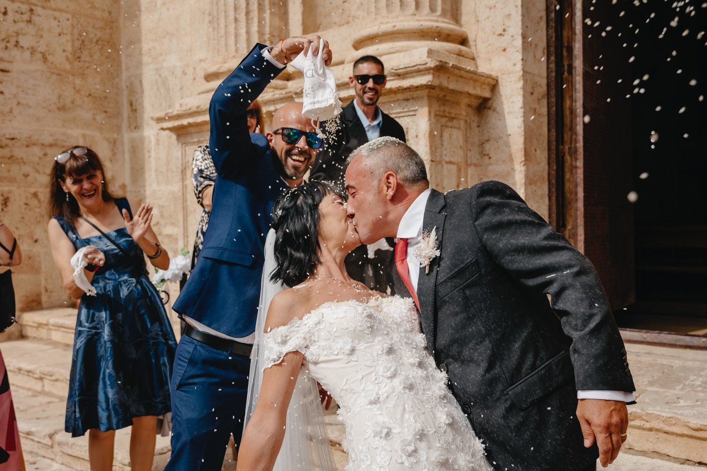 Días para la siguiente entrega, la boda de Maddy y David fue natural y espontánea, como ellos.
Nuestro trabajo es crear recuerdos, recuerdos bonitos que perduren para siempre, que te hagan sonreír al recordar lo que vivisteis, así de simple, sin postureos, tal cual sois ❤️