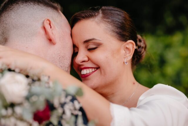 Boda Nuria y Raúl
Hay pocas veces en la vida que mostramos tan abiertamente nuestra felicidad, sin filtros, sin pararnos a pensar en el qué dirán y plasmarlo para siempre es un lujo que tenemos y nos encanta aprovechar, porque las fotos de hoy son los recuerdos de mañana.
Seguimos entregando bodas bonitas, reales y muy top. En breve se va para casa ❤️